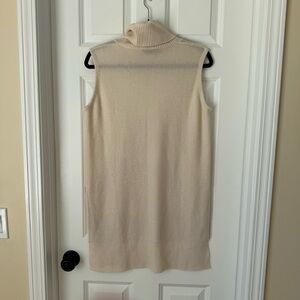 Aqua Cream‎ Sleeveless Turtleneck Sweater